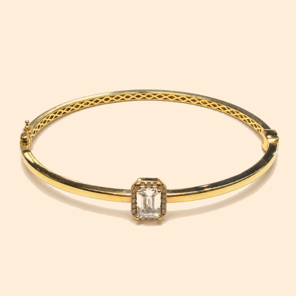 Дамска твърда златна гривна 14К с бял камък Emerald Cut и ореол от бели камъни 5.22 гр.